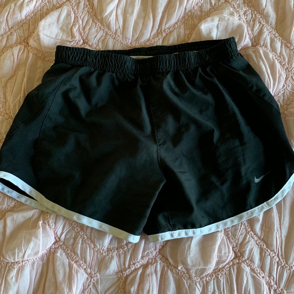 NIKE BLACK SHORTS